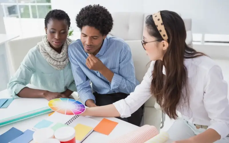 Client sits down with designer to strategize